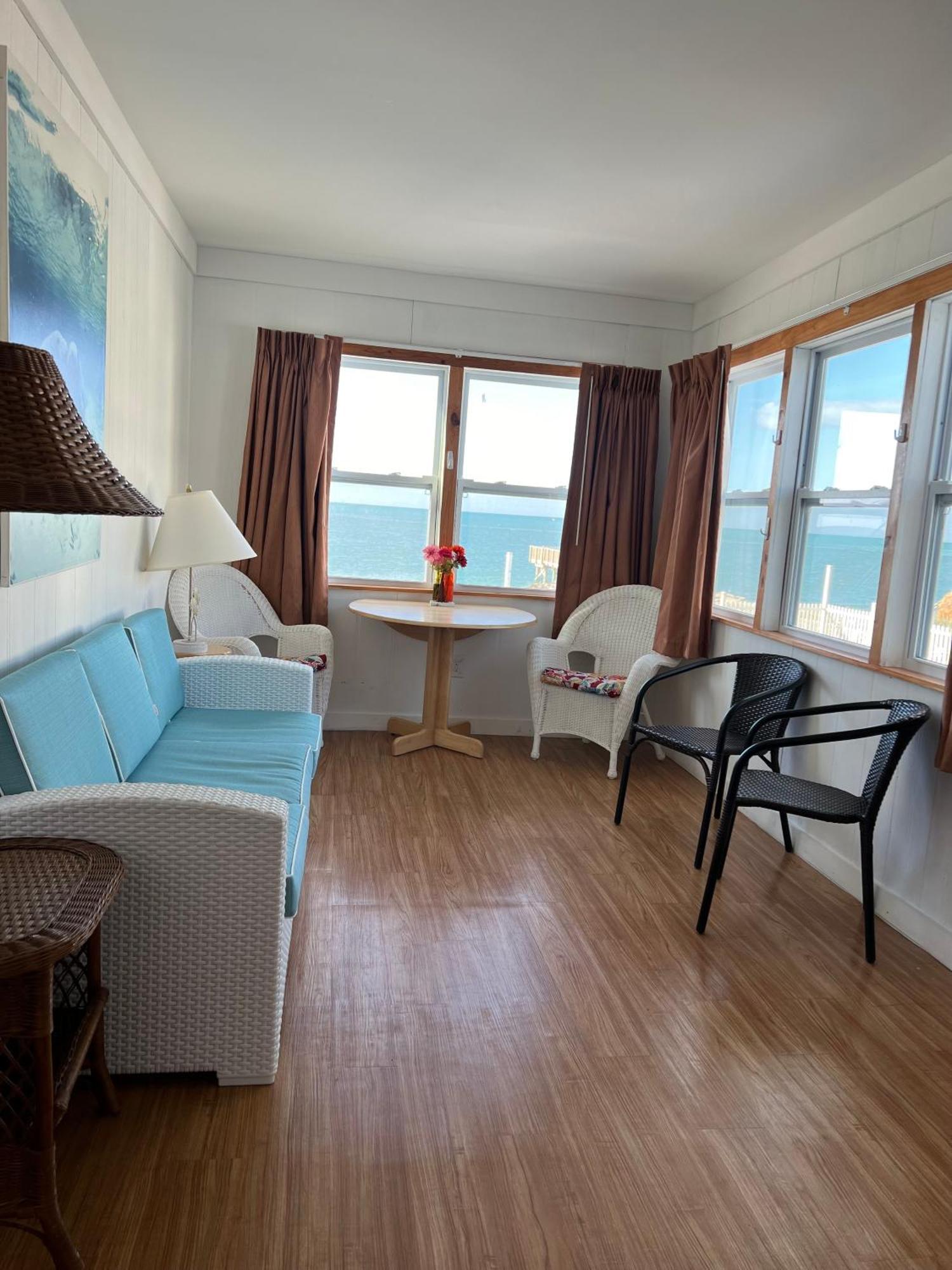 Buccaneer Quarters And Suites Marathon Exterior foto